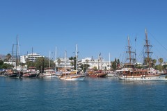 Hurá na more s prvou várkou turistov
