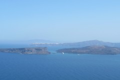 Palia a Nea Kameni, v pozadí Oia