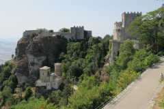 Pohľad na Castello di Venere od Chiesa di San Giovanni