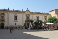 Kláštor vedľa katedrály
