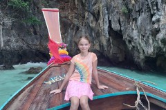 Phi_Phi_Monkey_bay_Tanicka