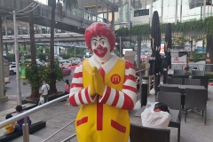 Bangkok_shopping_onewOrld_mcdonalds_ronald