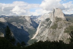 Výhľad na Half Dome a údolie z Glacier